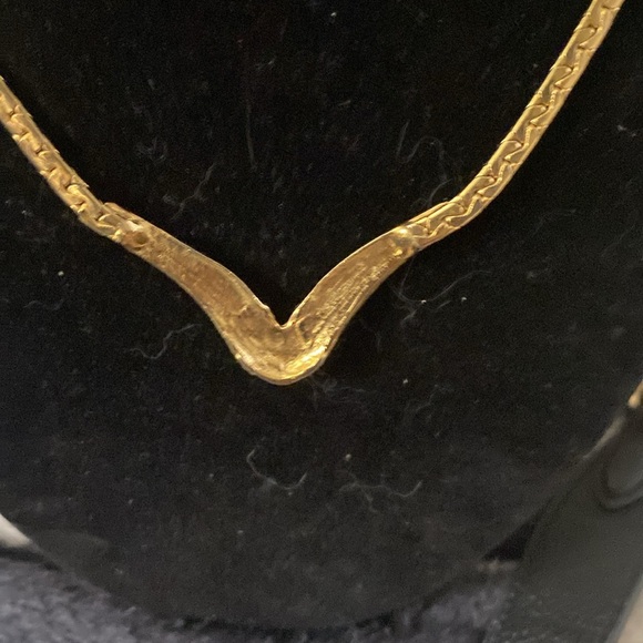 Vintage gold tone necklace - Picture 2 of 3